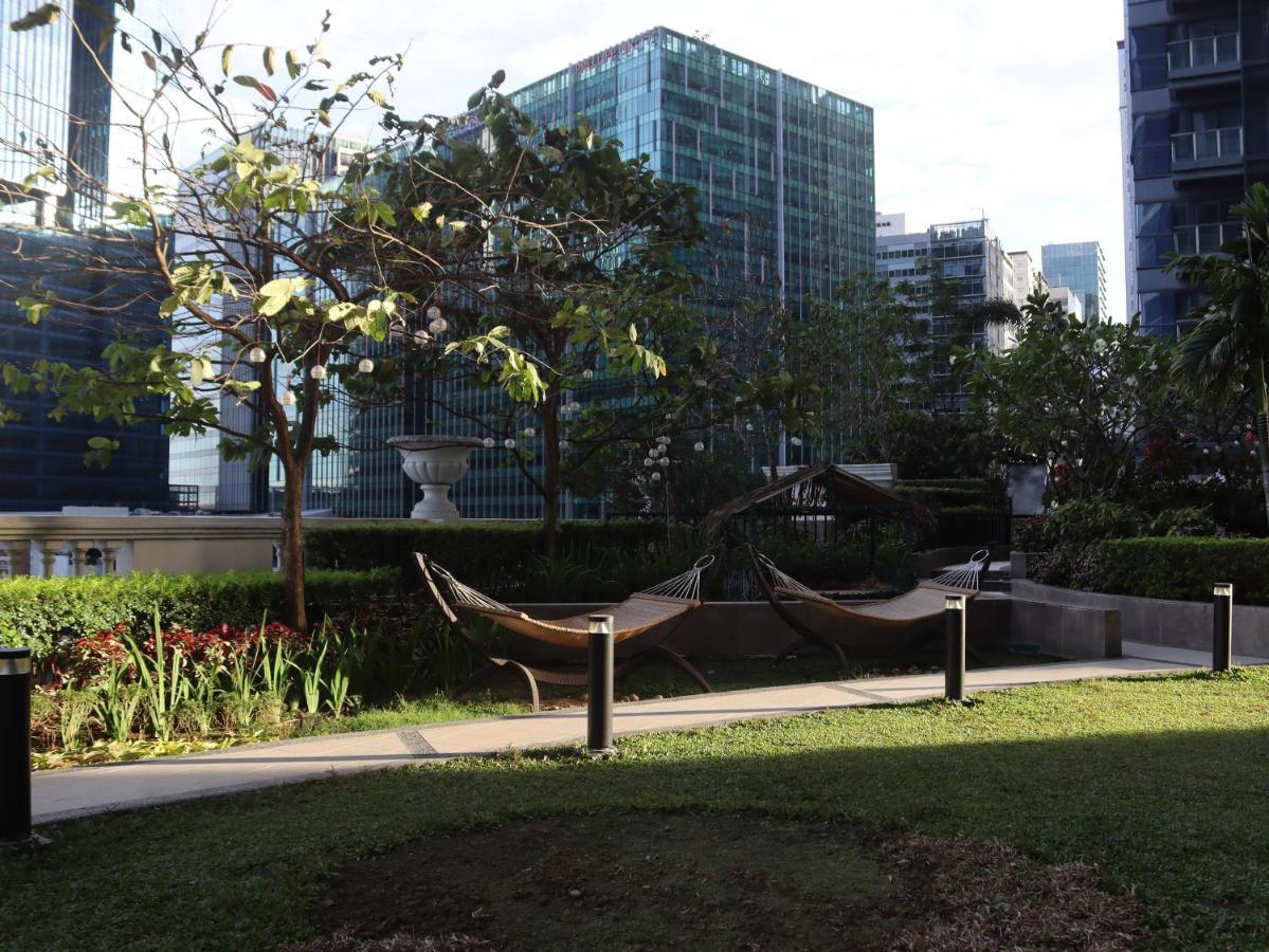 Apartment Uptown Parksuites Tower 2 Bgc By Ph Staycation Manila